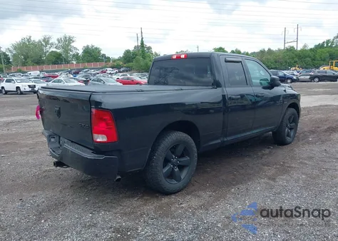 2018 Ram 1500 Express 4X4 6'4 Box z USA, uszkodzony, nr VIN 1C6RR7FT5JS320998